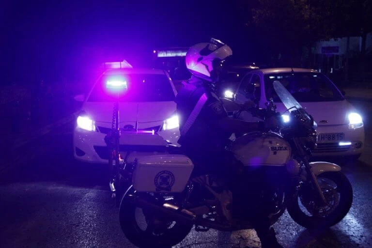 Μέγαρα: Κινηματογραφική ληστεία τράπεζας – Πώς σήκωσαν το μηχάνημα (βίντεο)